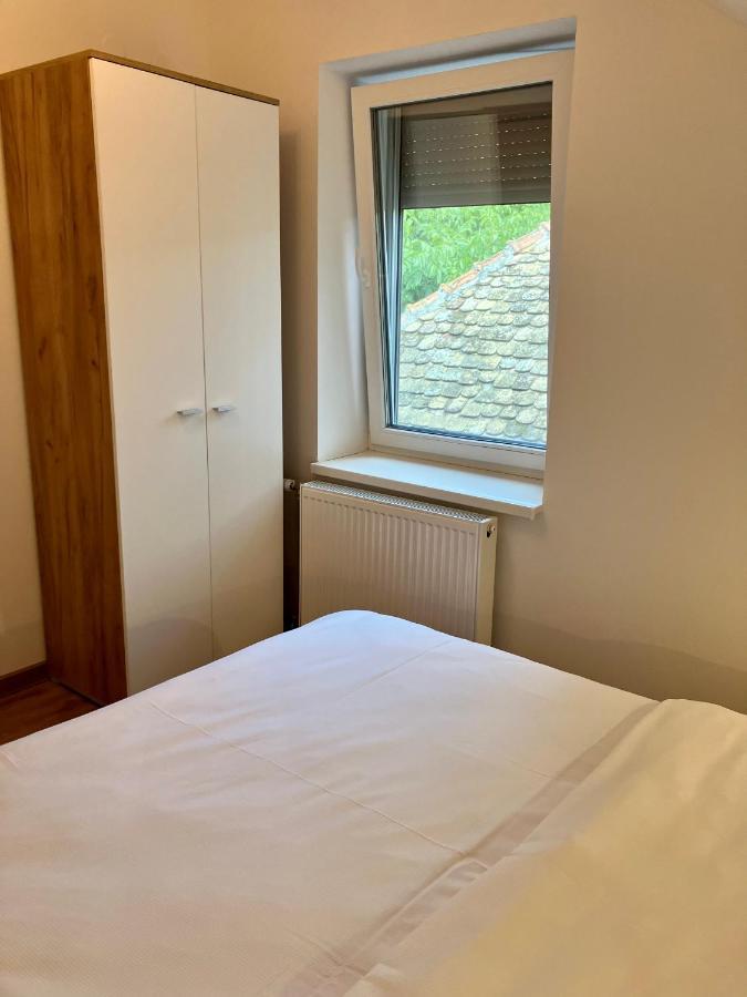 נובי סאד Petlov Salas Rooms מראה חיצוני תמונה